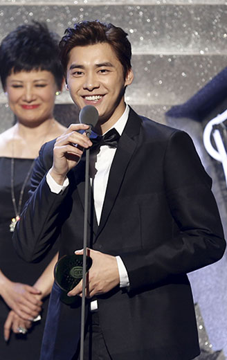 年度最佳人气演员：李易峰
