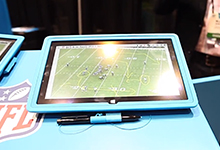 微软展示Surface NFL平板电脑