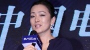 巩俐蓝衣白裤显女王气场 携手成龙推广华语影片