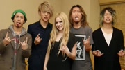 One Ok Rock & Avril Lavigne  Listen 歌词版音乐背景音乐视频音乐爱奇艺