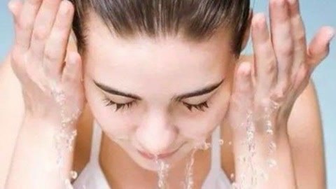 如何正确洗脸？