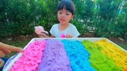 小萝莉用彩虹沙盘做甜点，太空沙过家家玩具