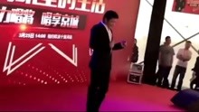 王杰2018年3月25日北京商演现场，台下歌迷一直高喊，王杰我爱你