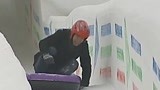 小伙子挑战之前先喝一瓶啤酒 还号称千杯不倒