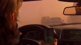 碟中谍4：阿汤沙尘暴中追捕凶手，竟还开起了汽车，这太危险了