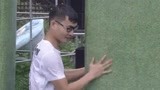 《男生女生向前冲第11季》眼镜男子惊险闯关 纵身一跃不幸落水
