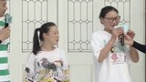 女生和大钟摆正面碰撞 出师不利真可惜