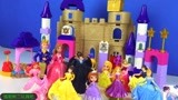 小公主苏菲亚灰姑娘在城堡开派对，公主拆箱玩具！