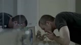猛虎之家：歹徒来卫生间洗把脸，怎料美女就在身后藏着！