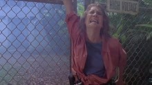 侏罗纪公园：女博士被恐龙突击，刚刚通电的公园，瞬间变成地狱！