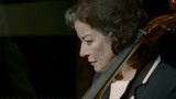 1941之春：美女拉大提琴，眼神里却充满着淡淡忧伤！