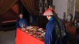 雍正王朝：年羹尧对着一桌饭菜，还唉声叹气！手下提醒他还不改！