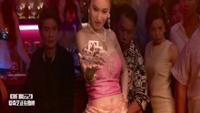 澳门风云2：赌神泰国赌场玩飞牌，被女荷官飞牌技术秒杀!