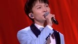 周深携手崔佳莹演唱我爱你中国 高亢嗓音征服全场