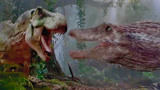 侏罗纪公园3：霸王龙厮杀棘龙，不料反被一口咬断脖子，一命呜呼
