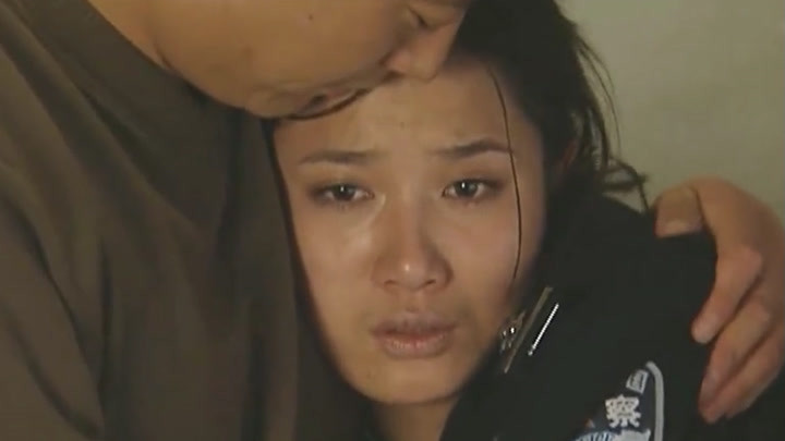 绝不放过你:吴梦被陈一龙吓坏了,抱着魏涛不撒手,非要结婚