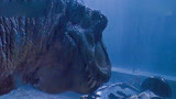 侏罗纪公园：被霸王龙逼到了绝境，跳下悬崖，逃过一劫，精彩