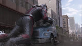 蚁人2：蚁人突然变大，直接拿大货车当滑板玩，笑死人了
