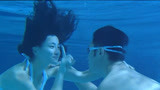 温柔的背后26：江成云带老婆女儿来游泳，自己竟在水下和女人接吻