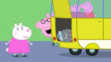 小猪佩奇：露营车出故障，猪爸爸好笨呀，竟找不到油箱