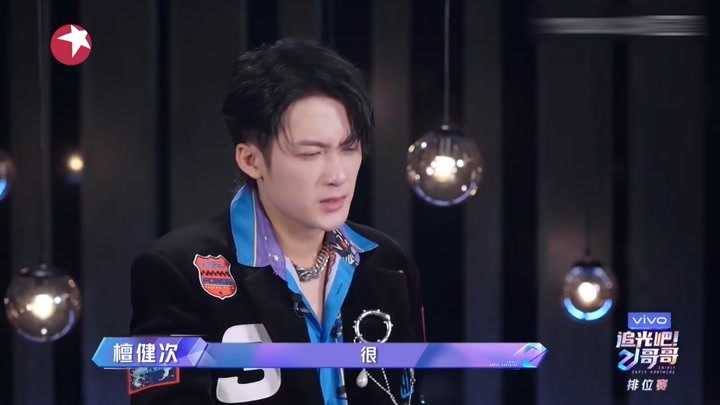 檀健次和肖顺尧想起过往,动人心怀,显露兄弟情丨追光吧