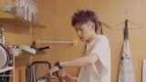 小鬼cut：小鬼煎鸡蛋忘记开火 呆萌操作笑翻吴宣仪