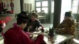 矿山烽火：鬼子光天化日调戏女孩，不料碰到硬茬子，被一顿胖揍！