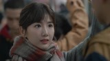 以年为单位的恋爱：小伙带妈妈来地铁相亲，美女都懵了，太奇葩了