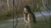 白发魔女传：林青霞在水中嬉戏，张国荣当场看呆了，美翻了！