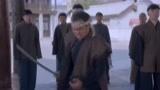 尖刀：日本武士嘲笑中国武术，卖艺姑娘一根竹竿捅去：闭上你臭嘴