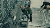 警察故事：成龙大哥救人，从高楼掉下去，经典片段