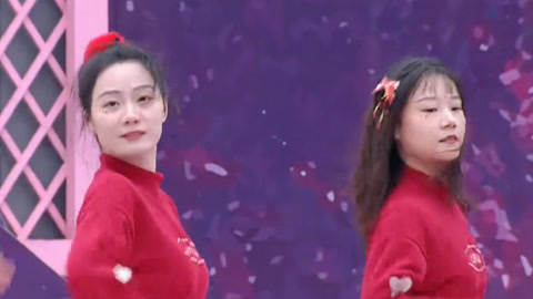 美女舞蹈队新春表演 祝你鱼跃龙门恭喜发财！