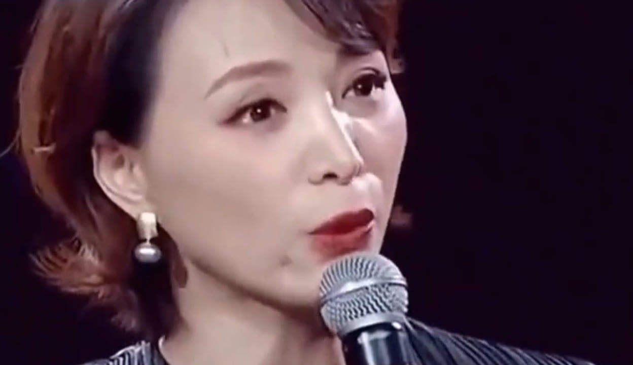 董卿 白虹闲娱】董卿气质无敌，打扮低调难掩书卷气-3千粉丝932+作品期待你的评论_娱乐视频-免费在线观看-爱奇艺