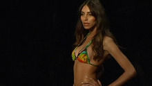 巴西变性模特Lea T为巴西时装周献上泳装处女秀