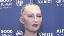机器人索菲亚：被人类控制很难过