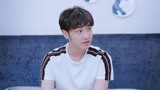 《朕的刺客女友》白因齐拿着怀表不知道怎么启动