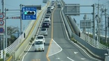 世界上最“吓人”的桥在日本，陡度高达45度，老司机看了都怕