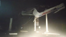 超级飓风“弗洛伦斯”在美登陆：加油站被吹成渣 引发洪水漫过窗