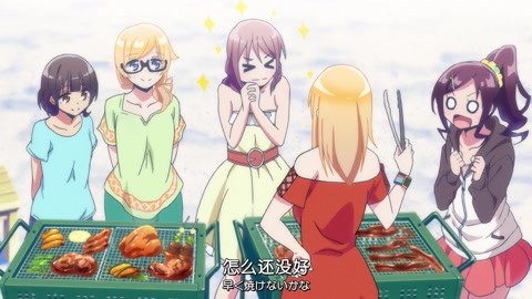 少女们愉快的沙滩派对 美味的烤肉与美好的戏水