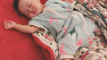 宝宝睡觉经常踢被子？给宝宝穿上它 轻松解决宝宝踢被子的问题