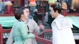 小女花不弃：花不弃表面是找莫若菲叙旧，其实不然！