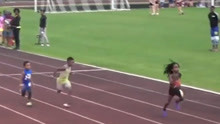 美国7岁男孩突然爆红：六块腹肌、13秒48跑完100米 ！