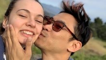 線上看 華裔導演溫子仁宣佈訂婚 與妻子甜蜜親吻 (2019) 帶字幕 中文配音，國語版