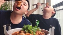 [图]超小厨吃粉蒸肉，3斤猪肉蒸一锅，父子两人一口米饭一口肉，过瘾