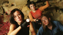 几分钟看完惊悚片《黑暗侵袭》，美女洞穴历险令人不寒而栗！