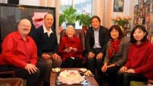 外国老人久居中国，回国探亲之后又很快回来？只因中国才是故乡？