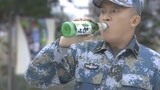火蓝刀锋：蒋小鱼表演绝活，硬生生的把啤酒瓶吹爆了！