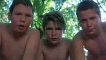 经典悬疑电影，男孩们在树林里发现一具尸体，决定用它干件大事