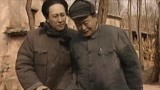 开国领袖毛泽东：毛泽东给大娘推磨，贺龙追着他，让他歇一歇！