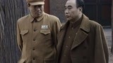 开国领袖毛泽东：毛泽东蹲在地上工作，形象都不顾了，太认真了！